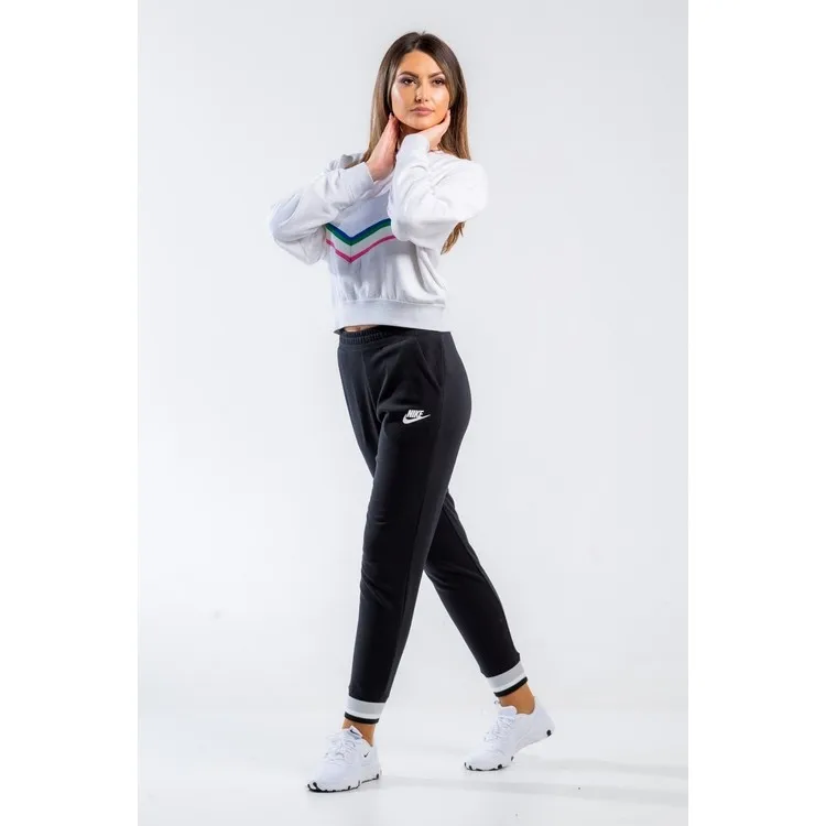 Рисунок 3 - Nike Спортивная одежда Наследие
