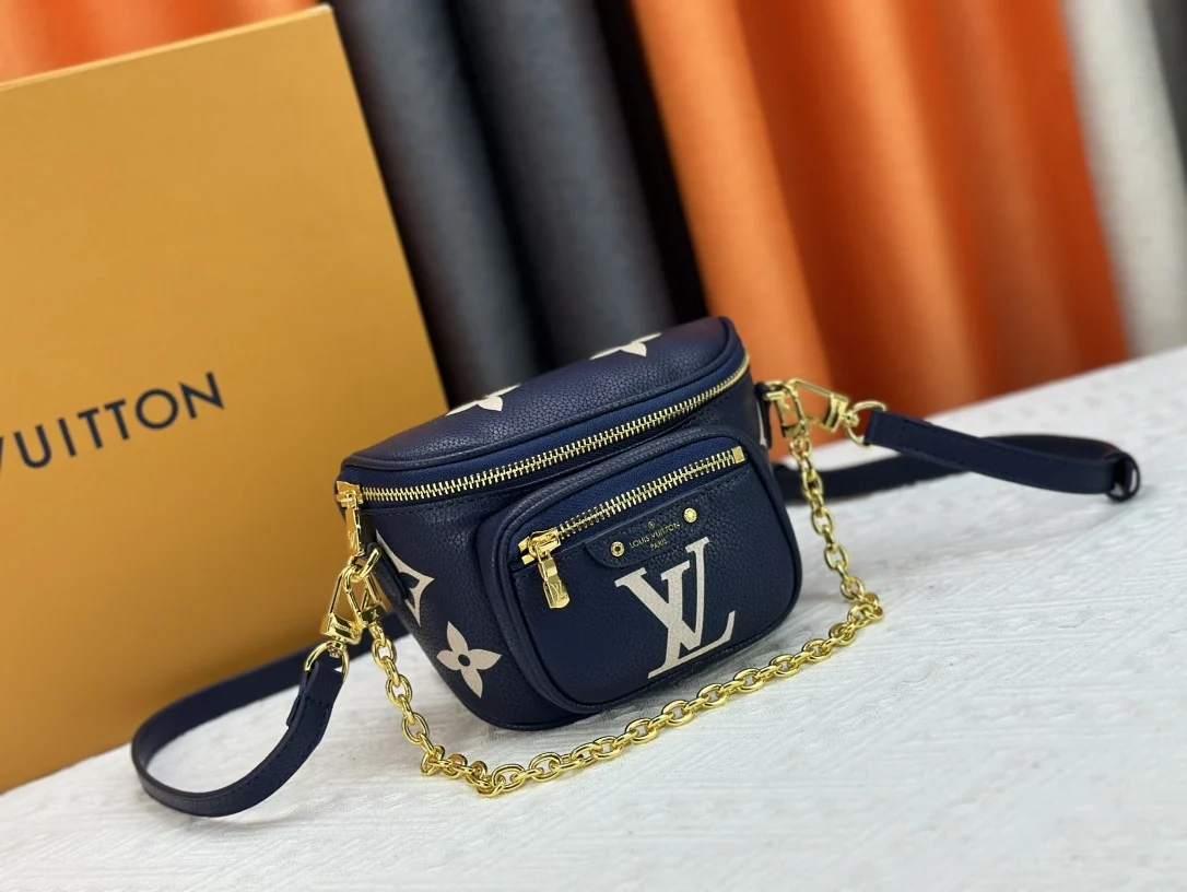 Женский кошелек в сумке 2024 года