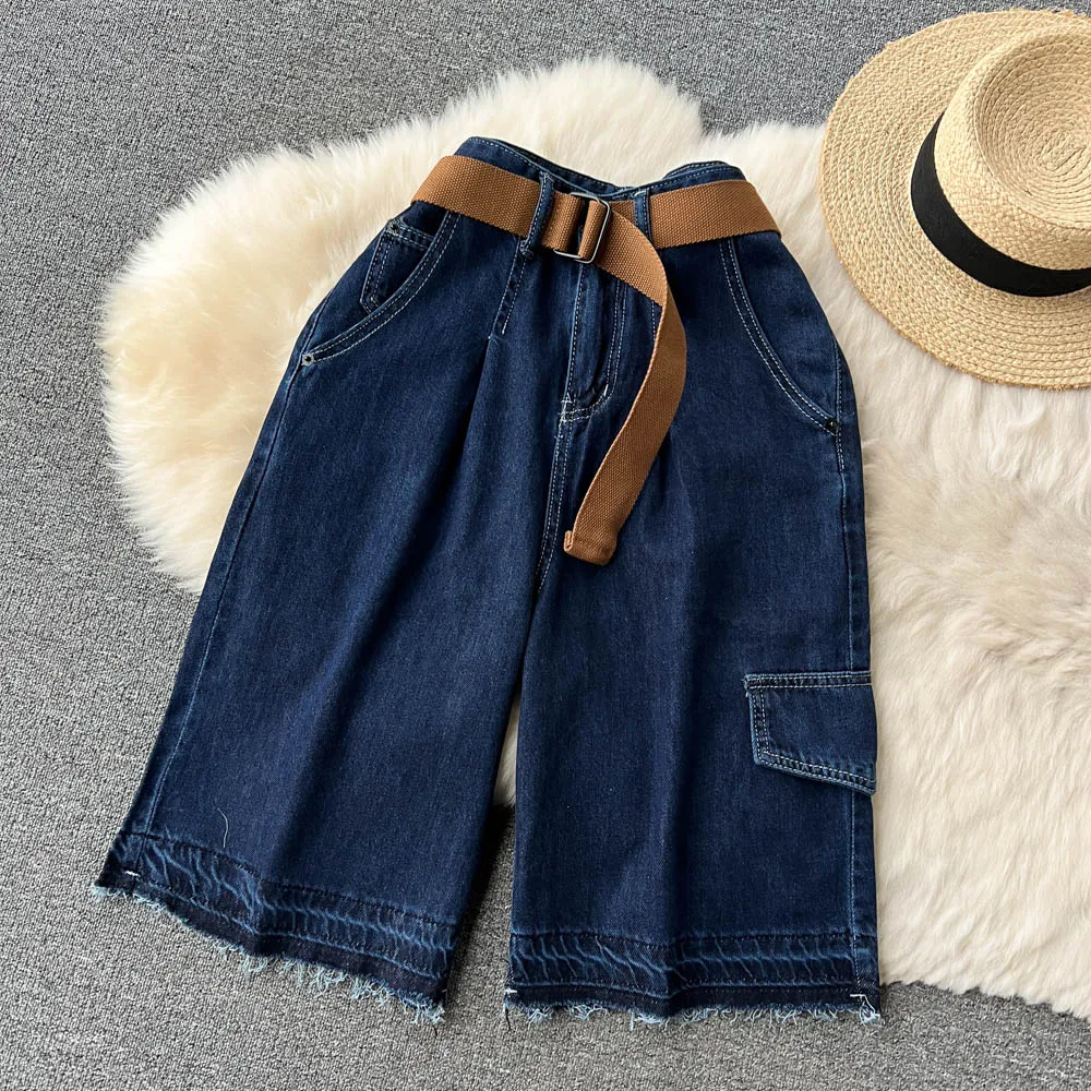 

Clothland Women Stylish Knee Length Denim Shorts Belt Zipper Tassles Pocket Thin Shirts Summer Basic Casual Shorts Mujer SA70