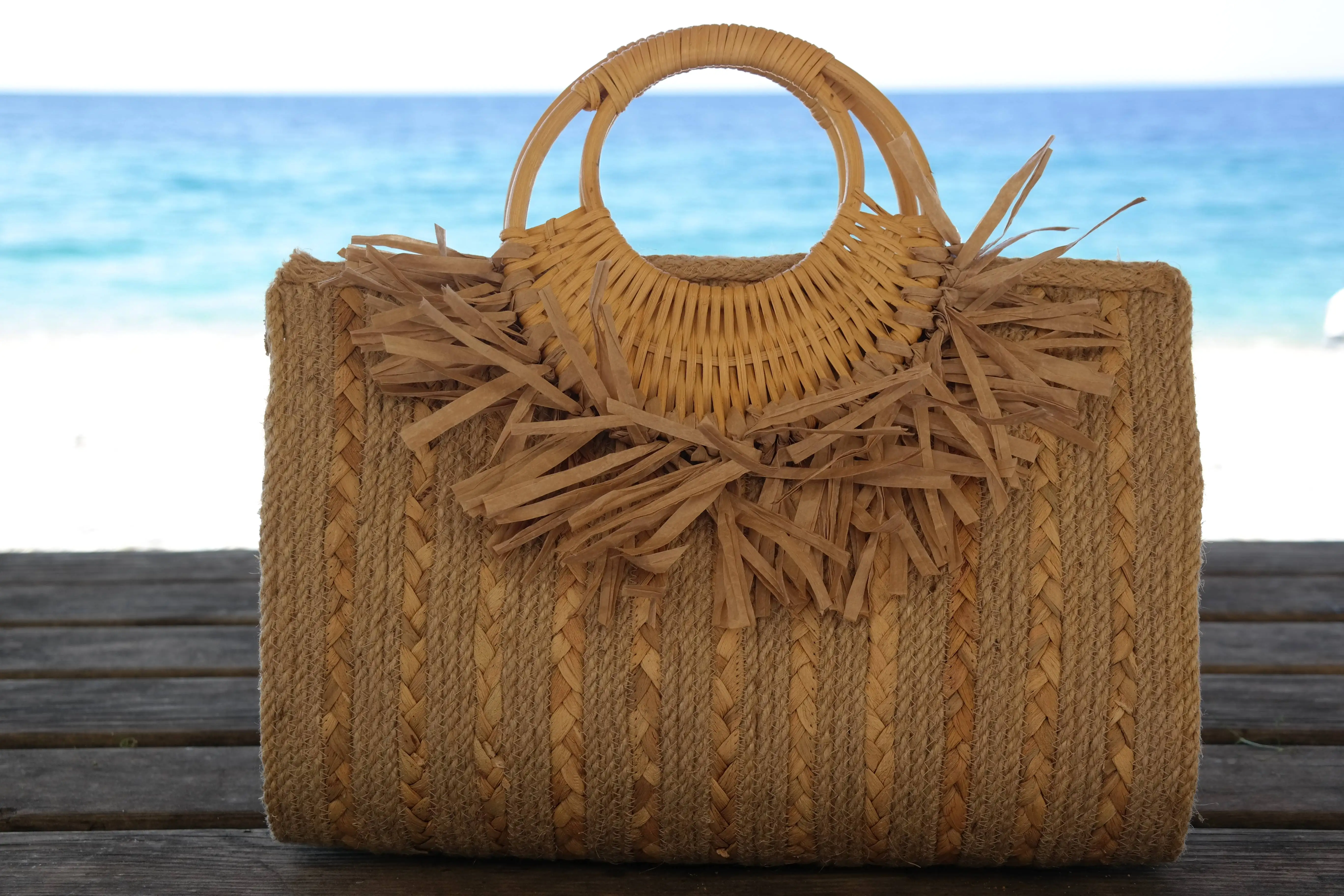 Handmade women's handbags are designed for you.