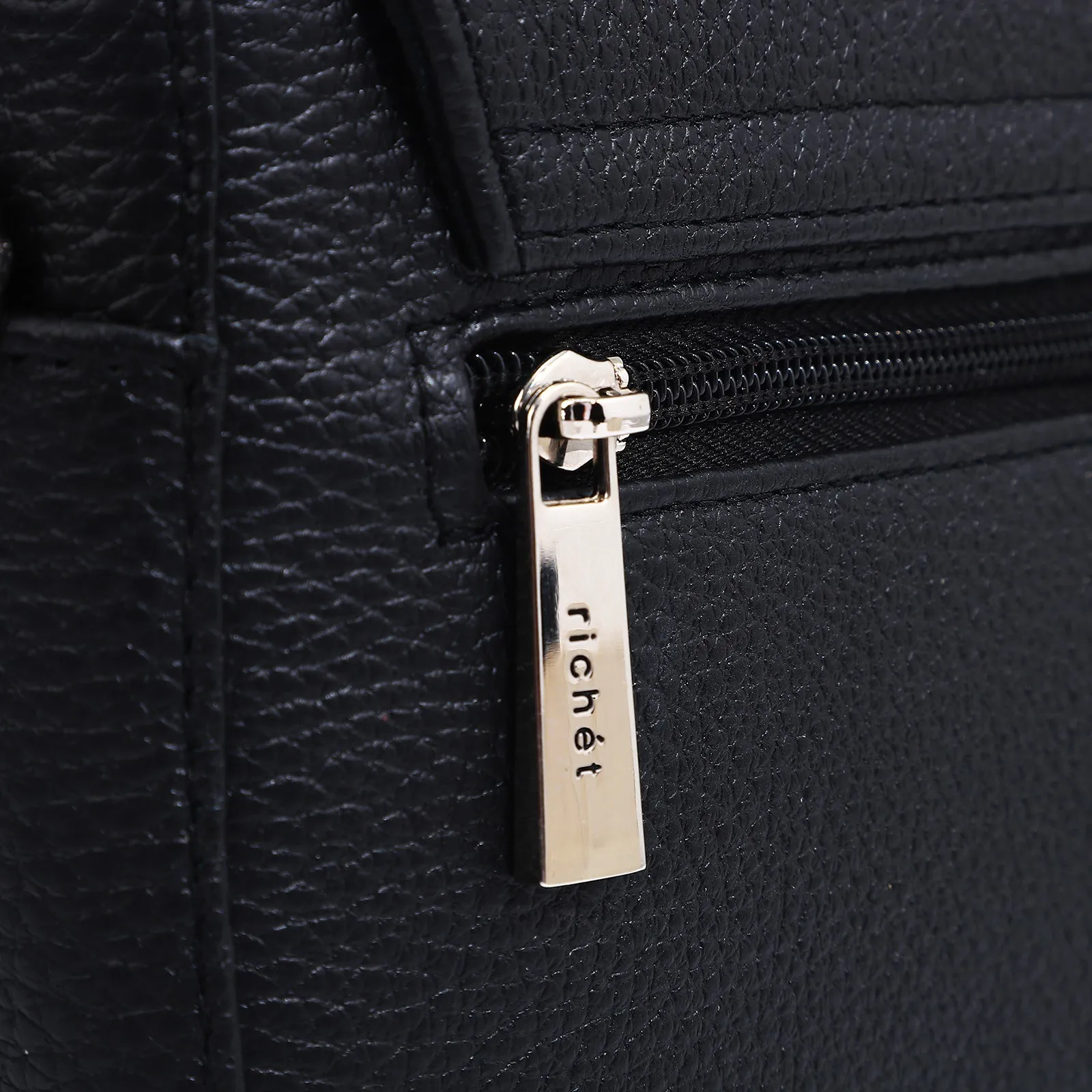 Рисунок 3 - Сумка-мессенджер на магните