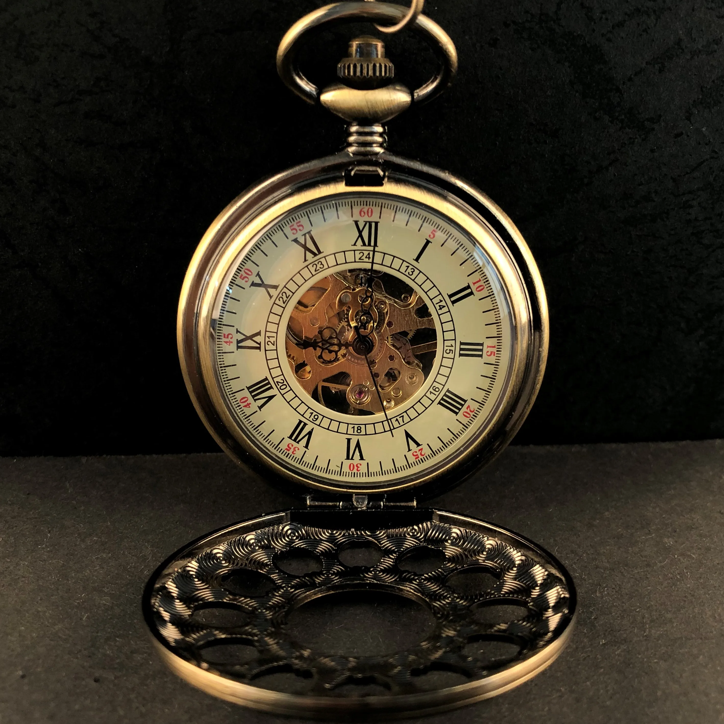 Vintage Bronze Pumpkin Flower Mechanical Pocket Watch Roman Number Dial Design Luxury Pendant Pocket Clock Gift with Chain