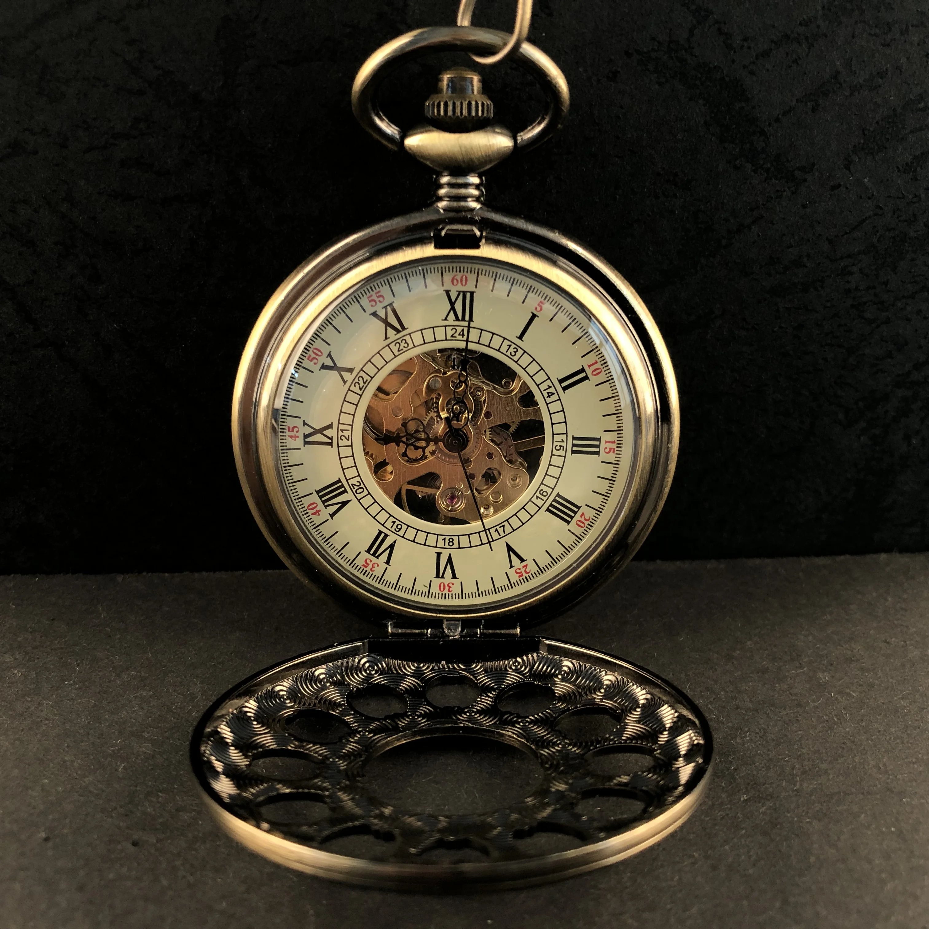 Antique Round Hollow Nostalgic Mechanical Pocket Watch Retro with Chain Steampunk Clock Men's and Women's Jewelry Necklace
