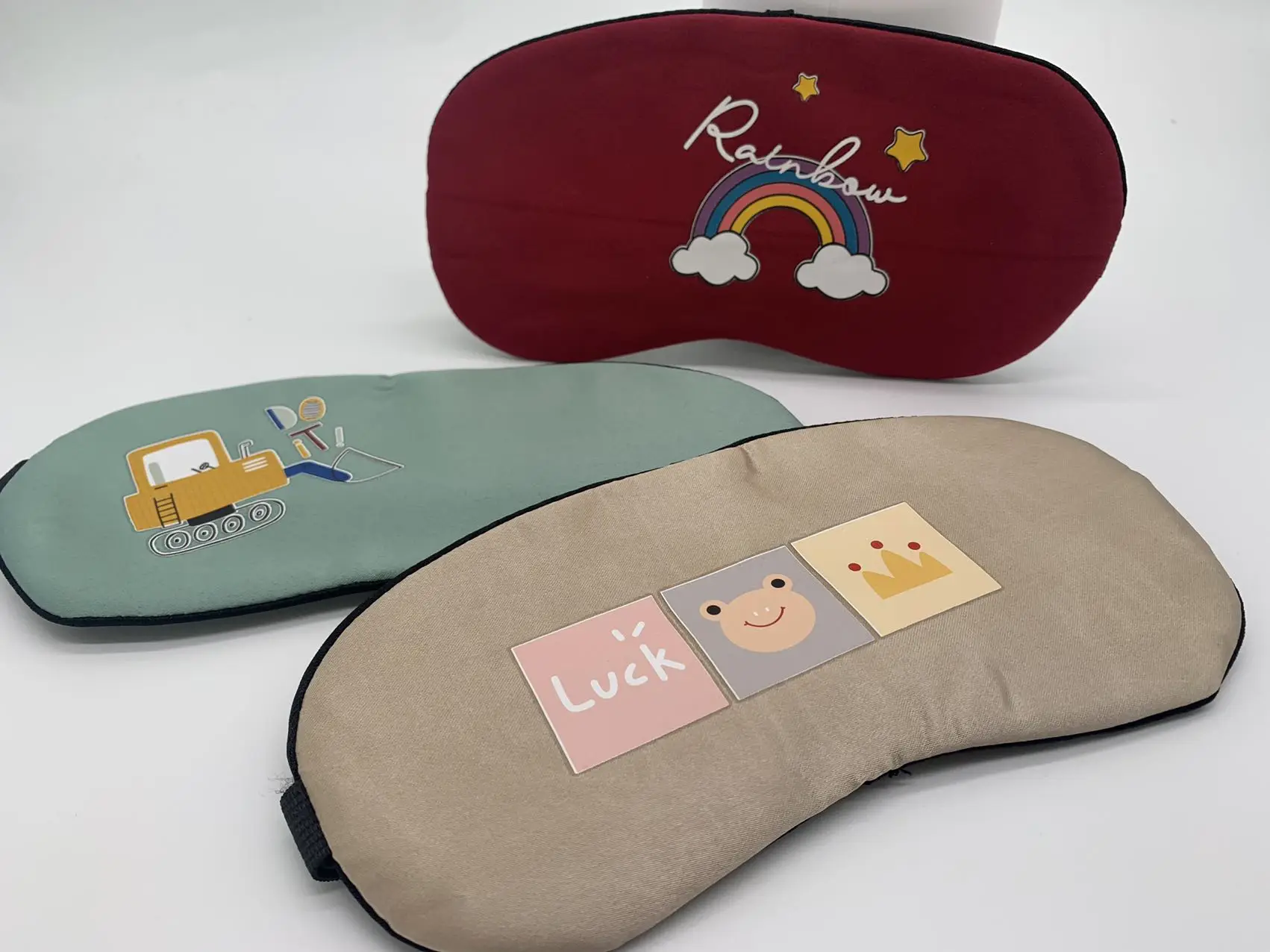 

Eye cover mask with thermal gel for sleep and rest