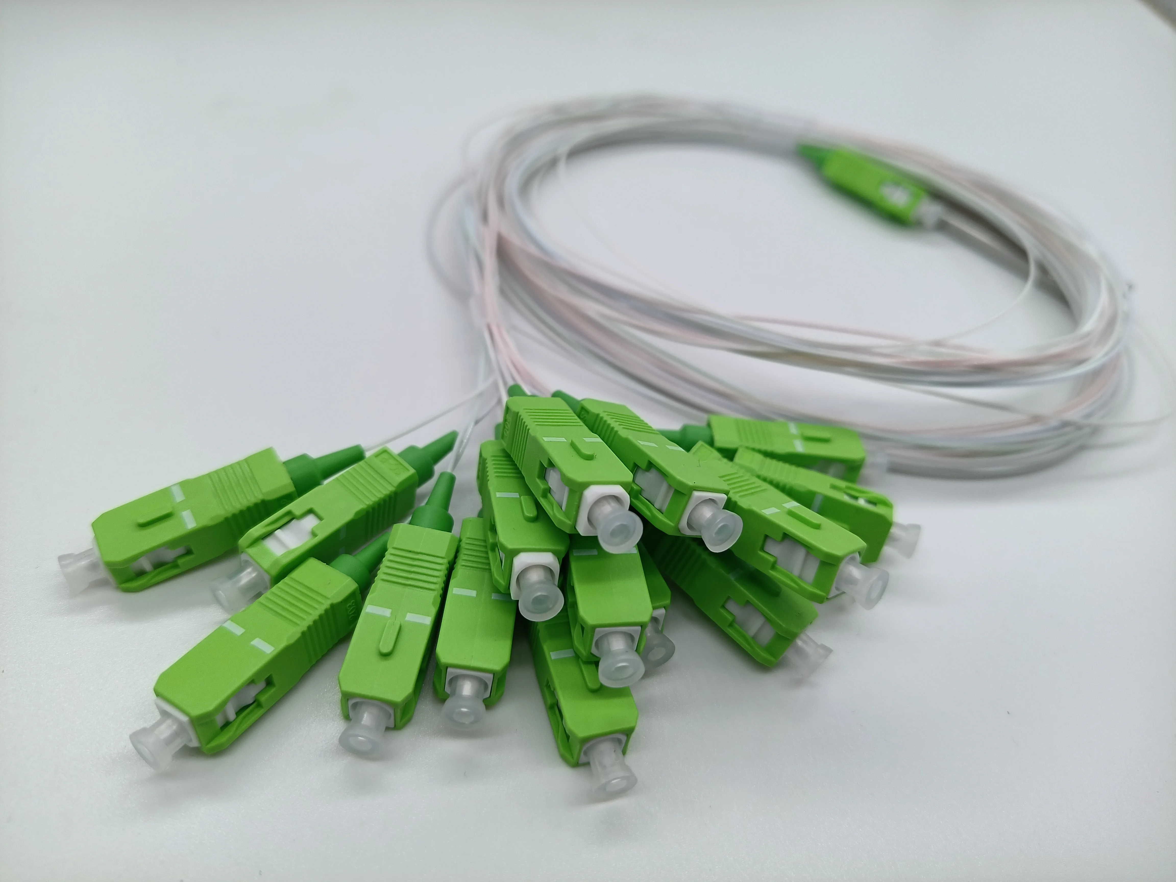 100 шт./лот Высокое качество оптовая цена FTTH PLC сплиттер 1X16 SC/APC SC/UPC SM 0 9 мм G657A1 1 м ПВХ