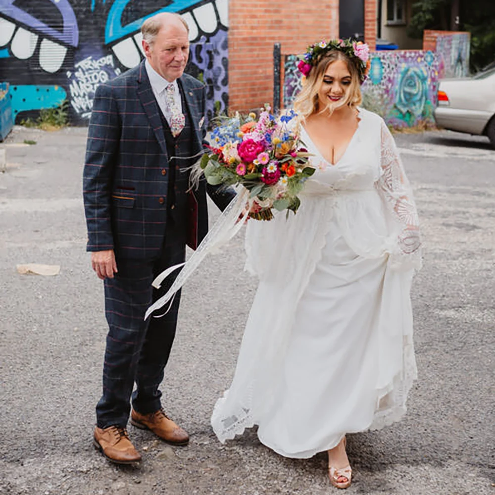 Длинное свадебное платье-кафтан с широкими рукавами-колокольчиками