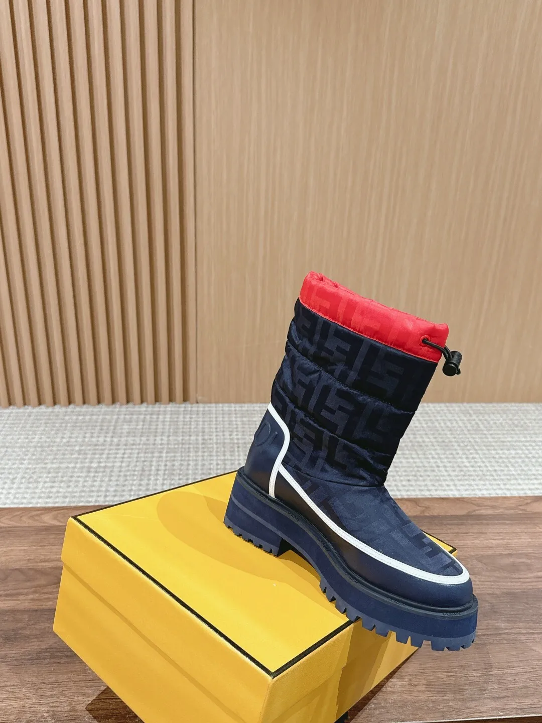 Женские Ботинки В Стиле FENDI Copy 1:1Качество И Мастерство ИсполненИя На Высшем