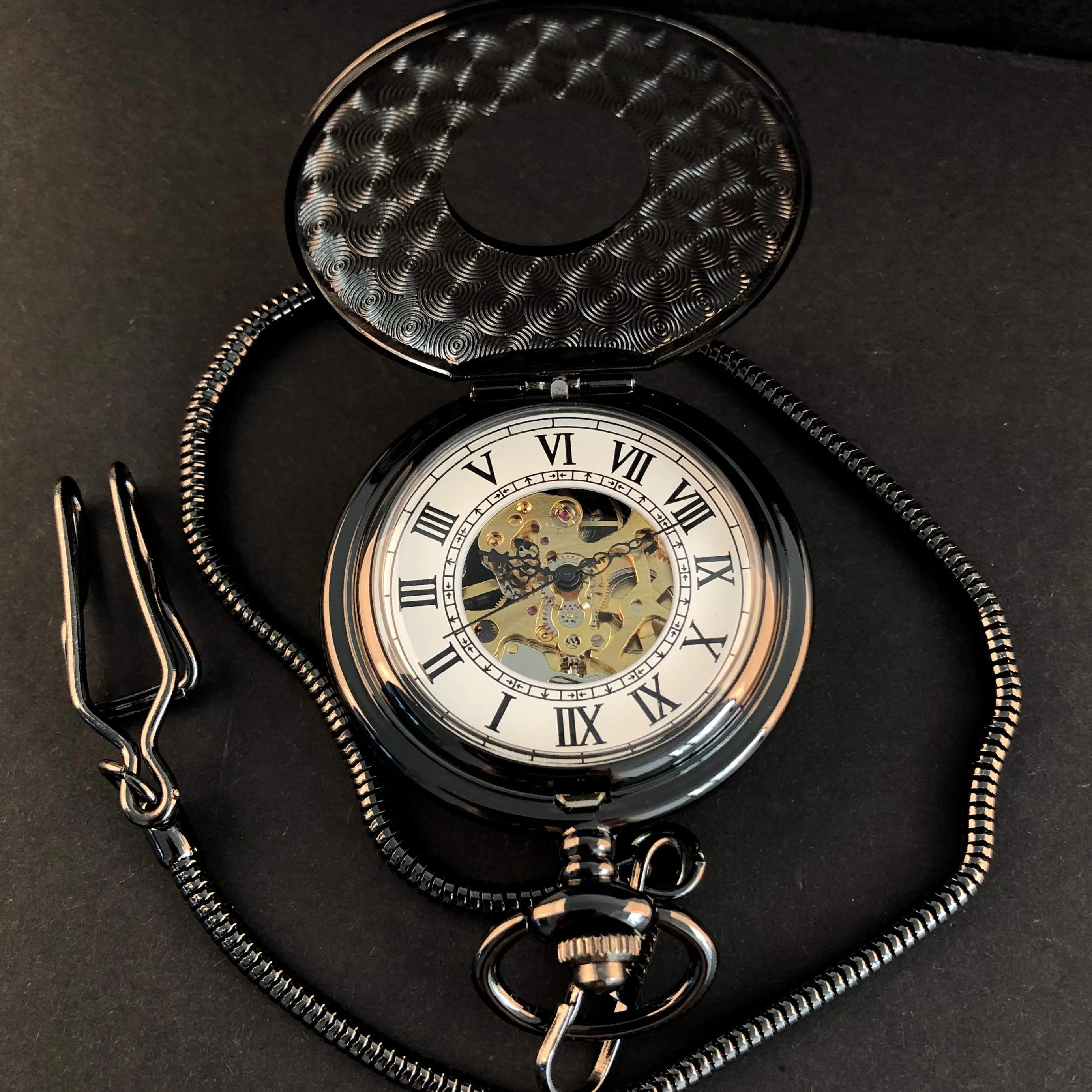 All Black Vintage Charm Pocket Watch Personalised Roman Numerals Case Mechanical Pockets Watches with Chain Gifts