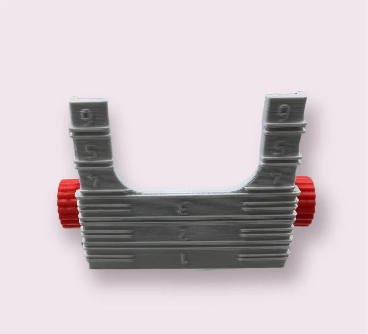 Держатель профиля для гипсокартонных конструкций Edit. Крепление для демонстрации пластиковых потолков из гипсокартона. Инструменты. Инструмент для монтажа гипсокартонных конструкций в помещении.