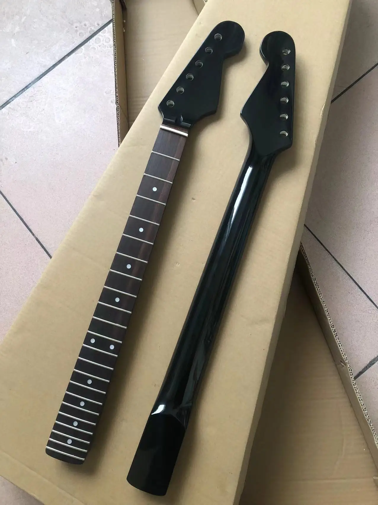 Enlarge Electric Guitar Neck ST 22 Frets Dot Inlay Rosewood Fretboard Black Varnish Finish New Replacement Canada Maple