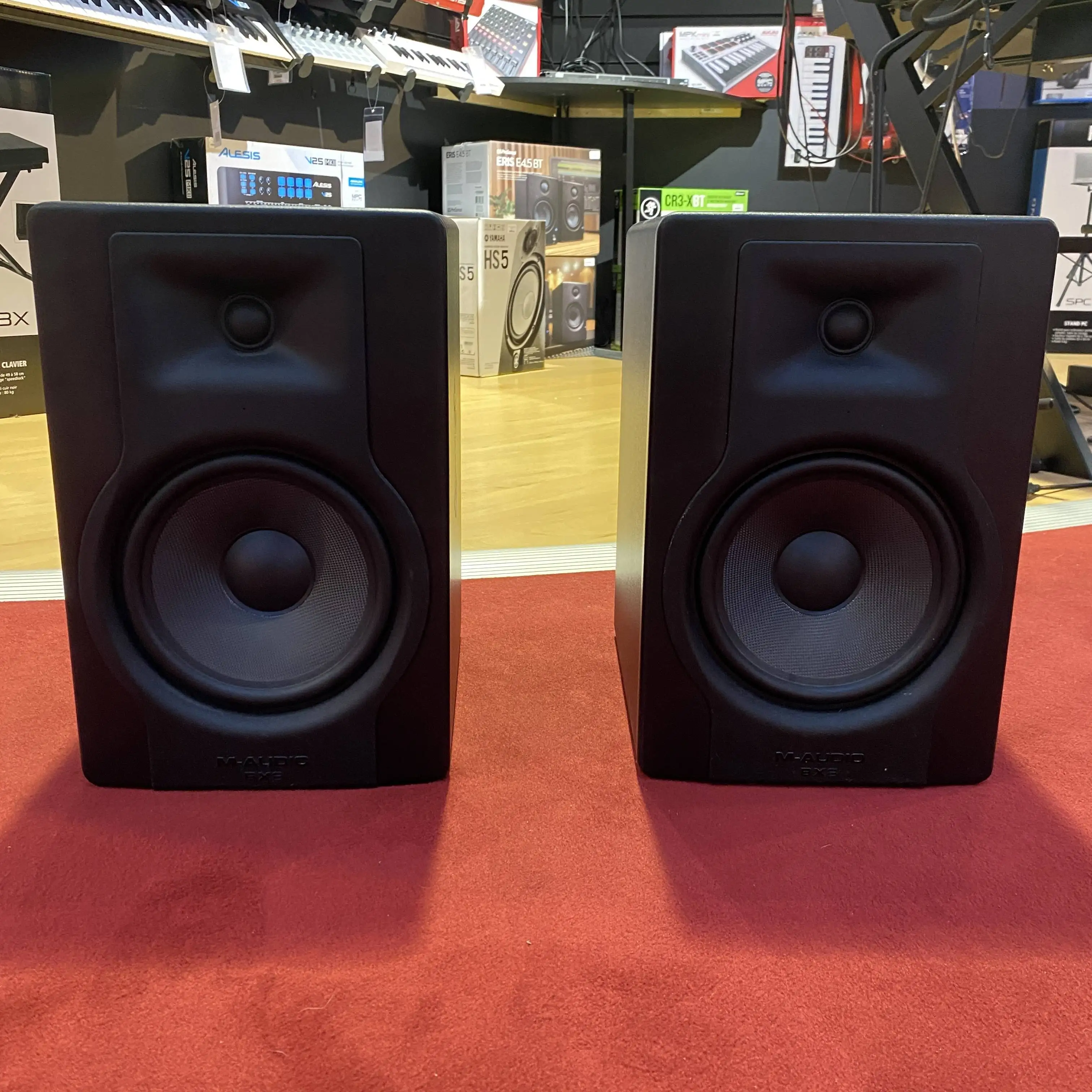

Новинка, студийные динамики монитора M Audio Bx8