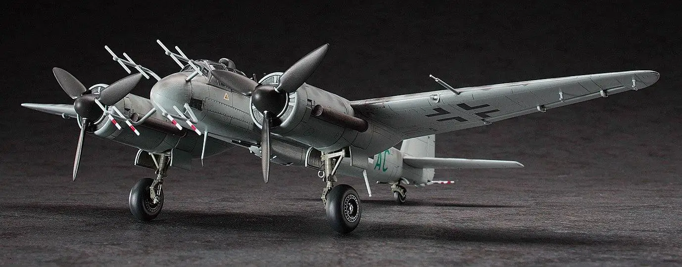 Модель самолёта Hasegawa Luftwaffe Junkers Nachtjaeger E32 1/72 Ju88G-6 |