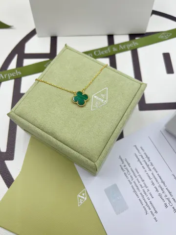 Ювелирные изделия Van Cleef & Arpels ,Хорошо сделанные, идеальные детали, полностью отображают ваше очарование.