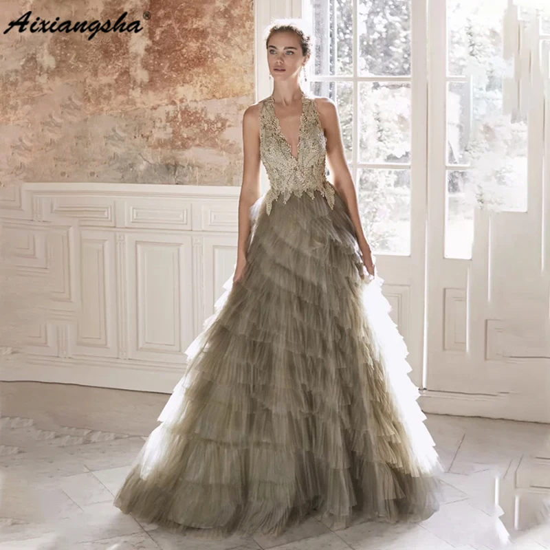 

Aixiangsha вечернее платье принцессы с воротником Хомутом, украшенное многослойным нежным искусственным лифом и графической юбкой с оборками