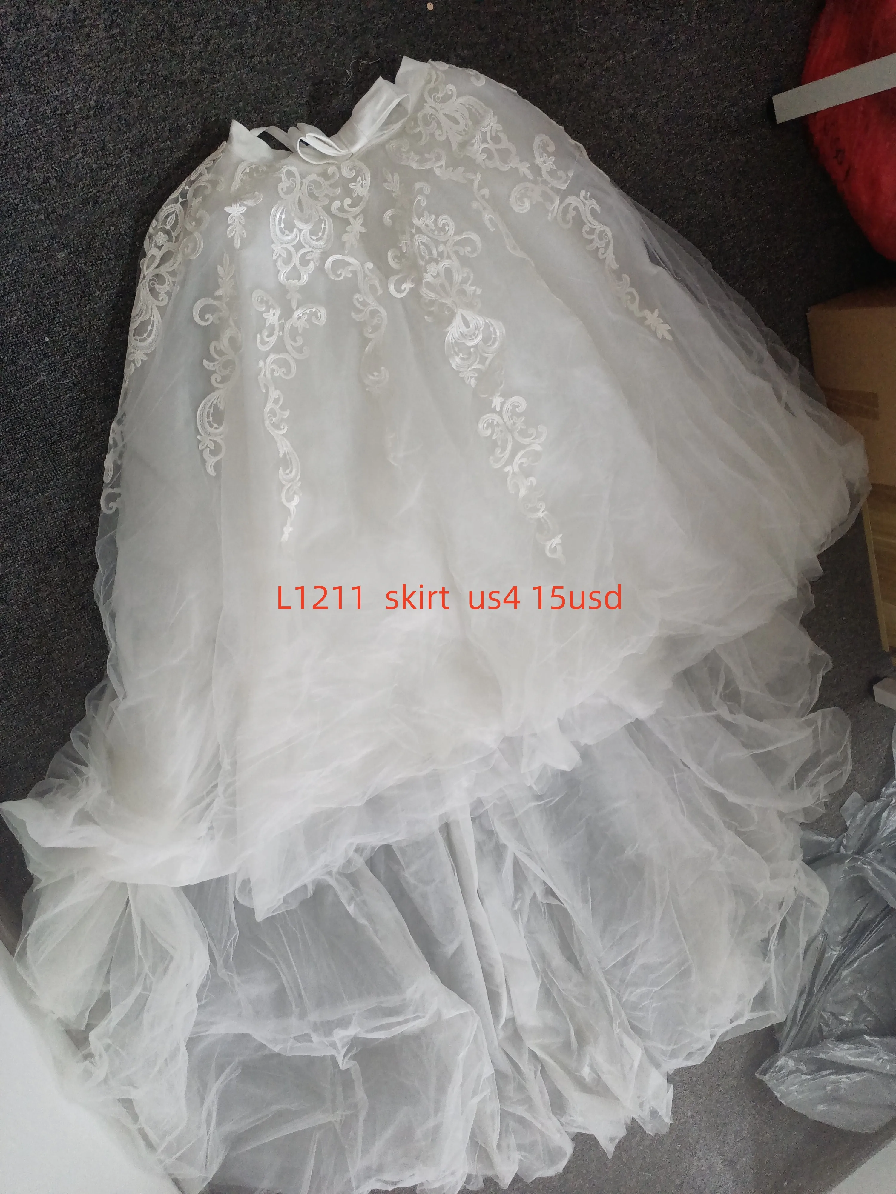 

CloverBridal Cheap In Stock Wedding Skirt Lace+Tulle Puffy Discount Bridal Outerlayer L1211
