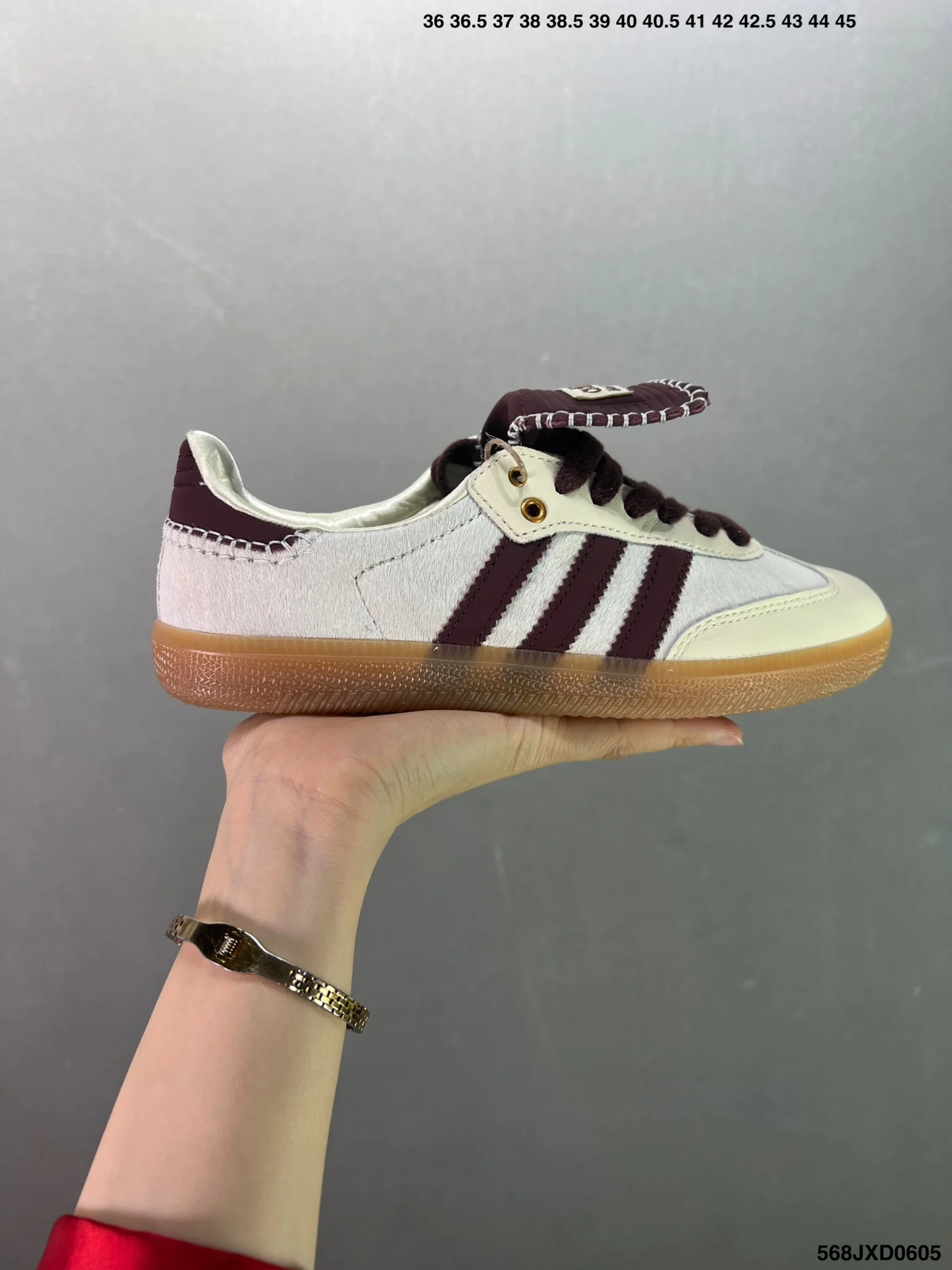 кроссовки Adidas