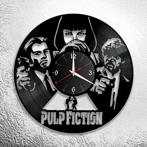 Настенные часы с изображением героев фильма Криминальное чтиво / Pulp Fiction / Часы из виниловой пластинки / Подарок из винила