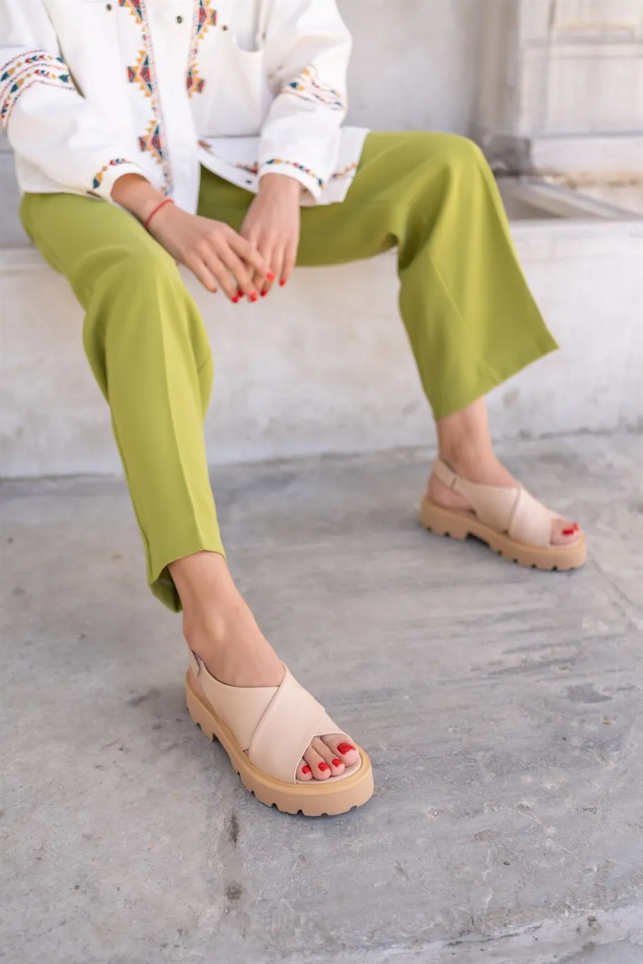 

Beige Genuine Leather Women Sandals High Quality Flat Light Sole 2022 Summer Chunky Platform Shoes Round Toe Office Girl Casual