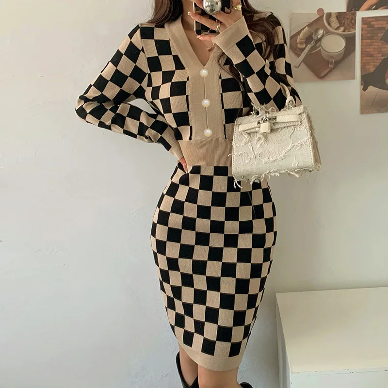 

DUYIT V-Neck Checkerboard Long-Sleeved Knitted Dress Autumn New Color Contrast Sexy Slim Short Dress