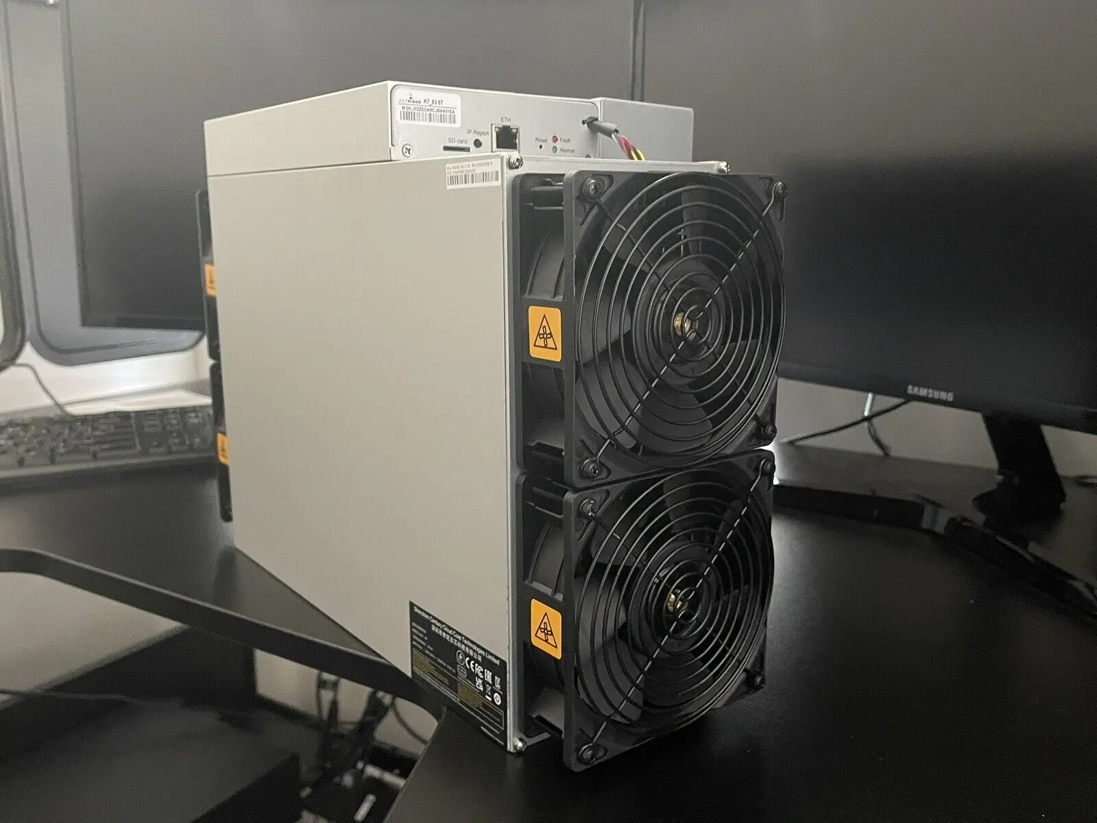 

Bitmain Antmine K7 63.5Th 3080W CKB mine with PSU with READY TO SHIP