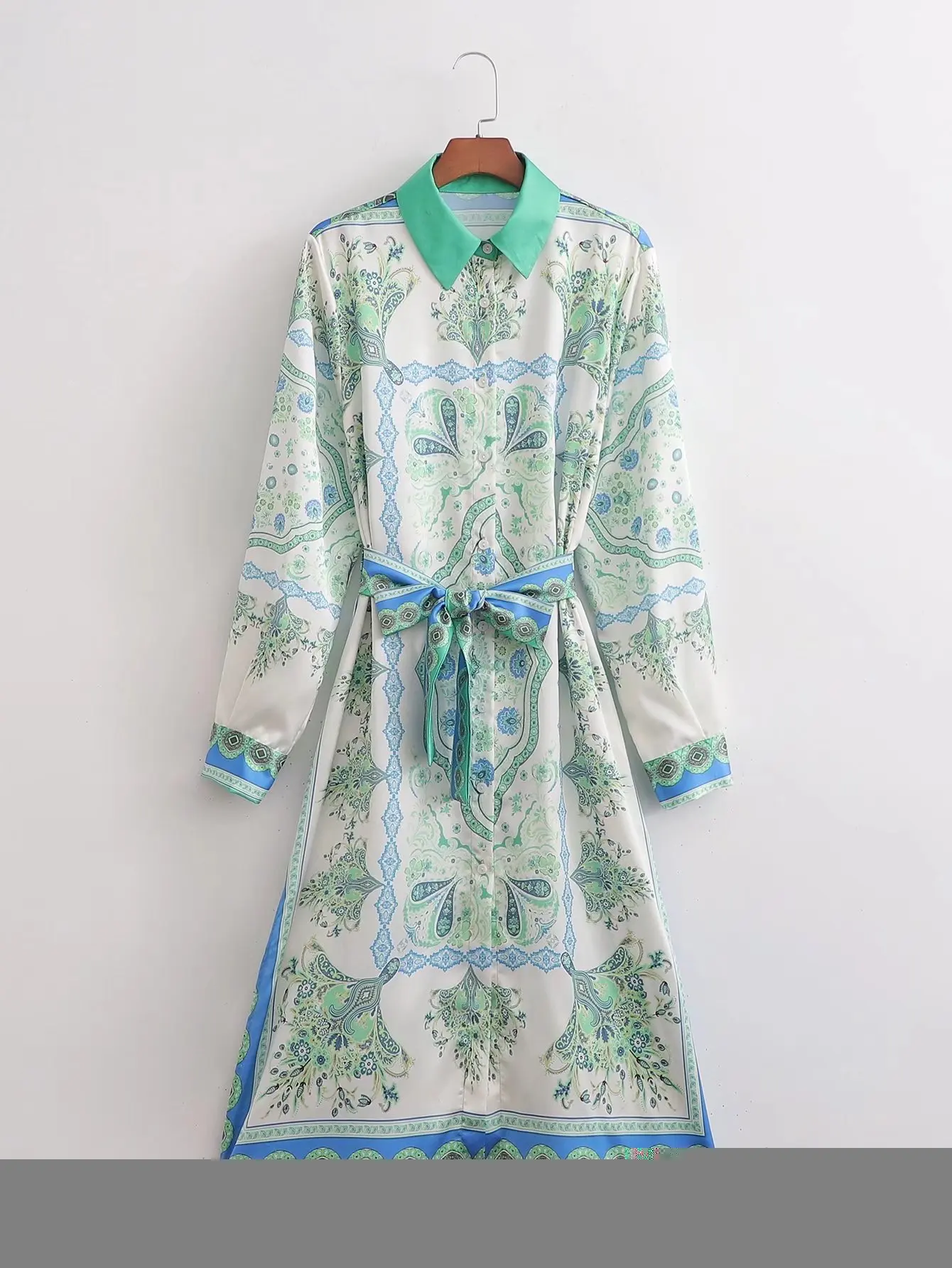 

2022 Fashion Spring new women's holiday silk forged shirt dress