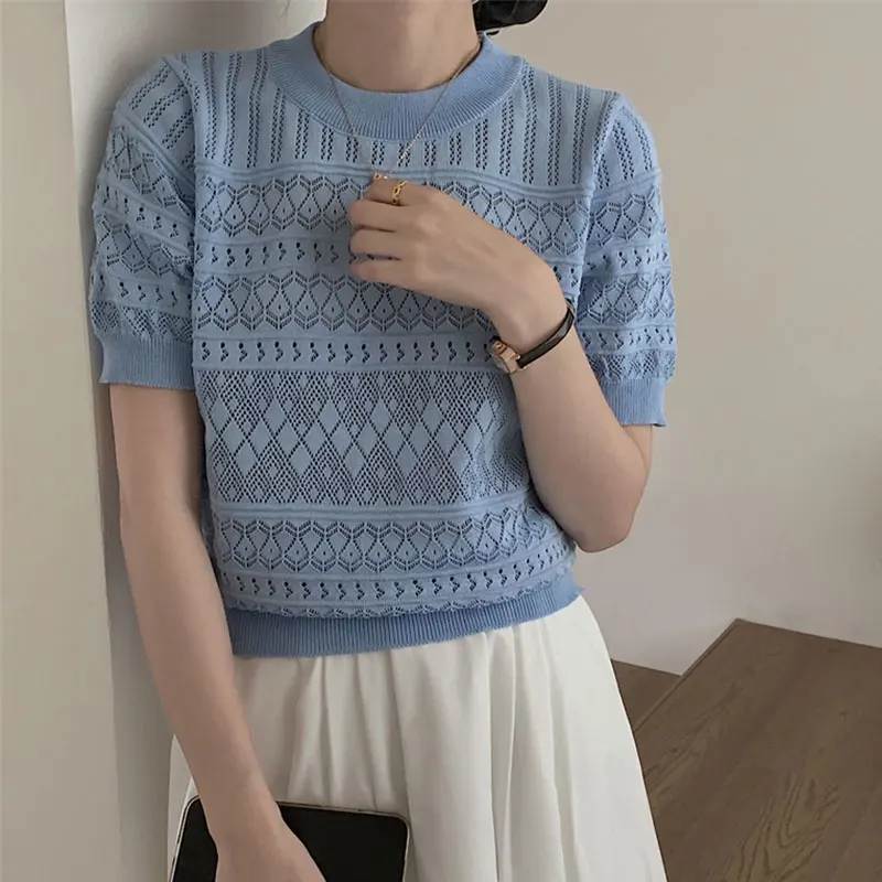 Женская тонкая футболка с круглым вырезом и рукавом до локтя