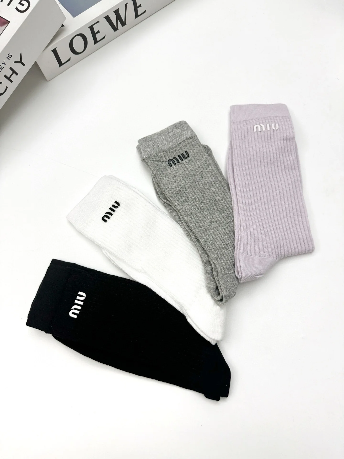 Классические носки до середины икры из чистого хлопка с буквенным логотипом miu 4