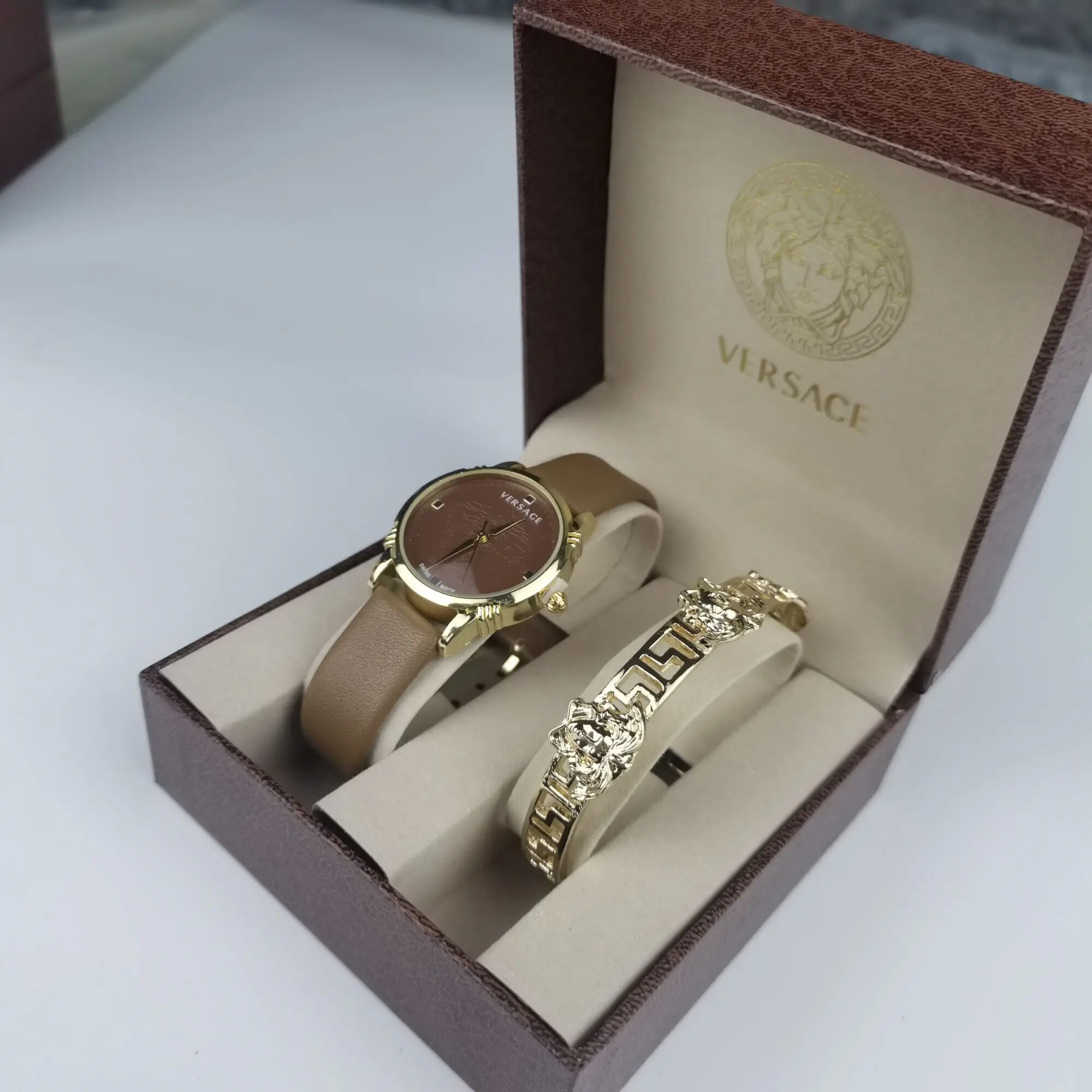 Женские кварцевые часы Versace новые европейские модные роскошные бренды ретро -