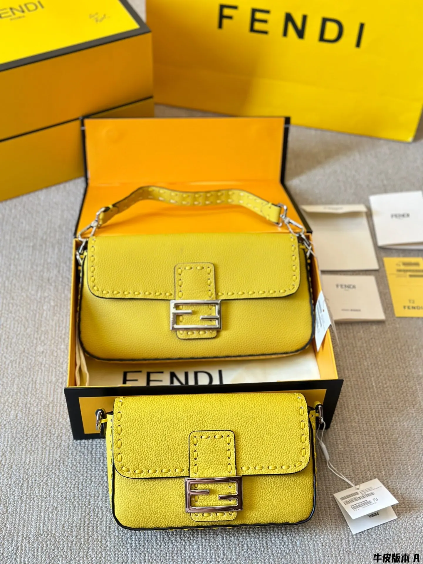 Женская сумочка Fendi изготовлена из высококачественной кожи повторяющейся на
