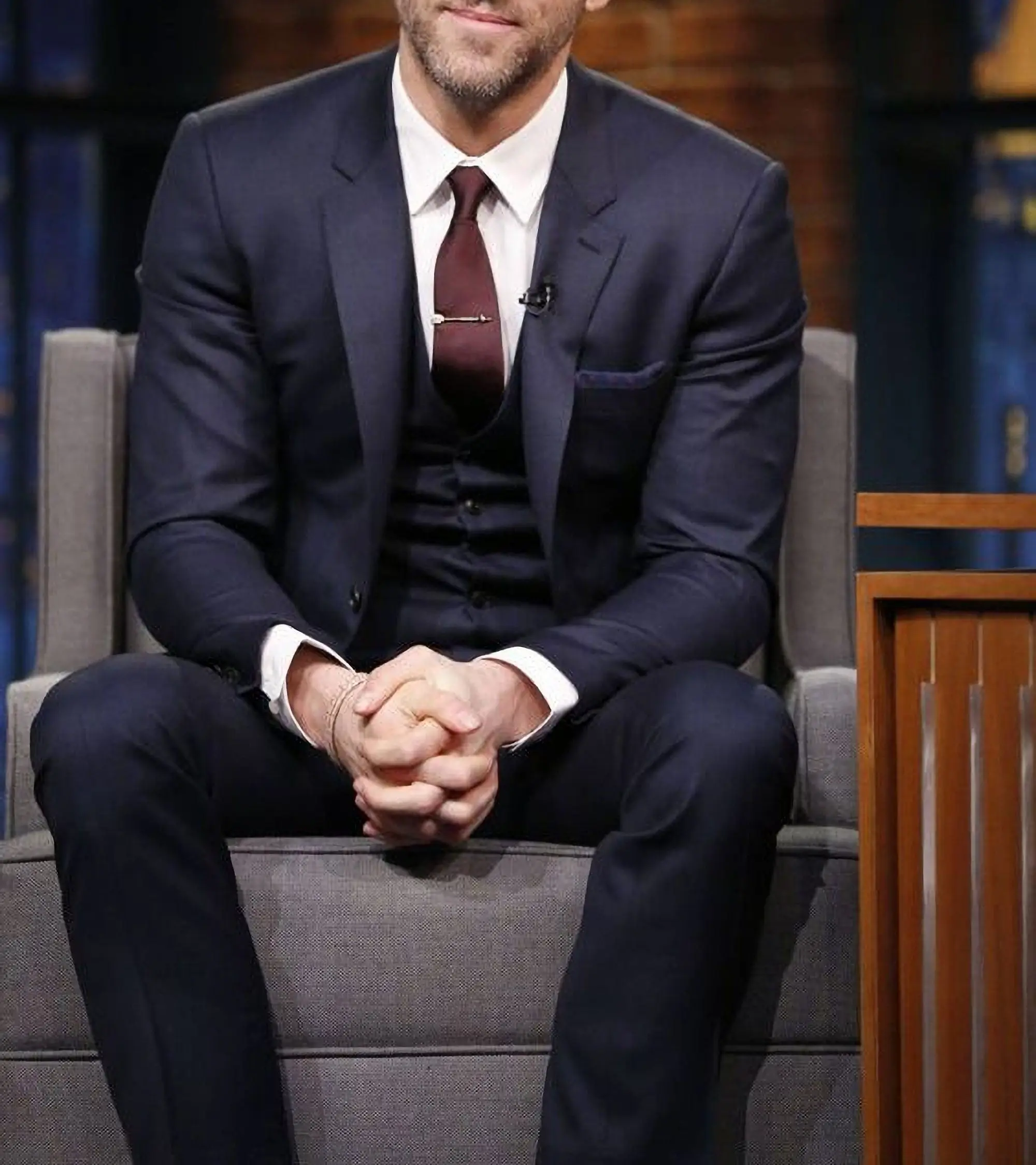 

Повседневные темно-синие мужские костюмы, профессиональный деловой пиджак, тонкий свадебный смокинг для жениха, комплект из трех предметов: куртка + брюки + жилет, мужской костюм