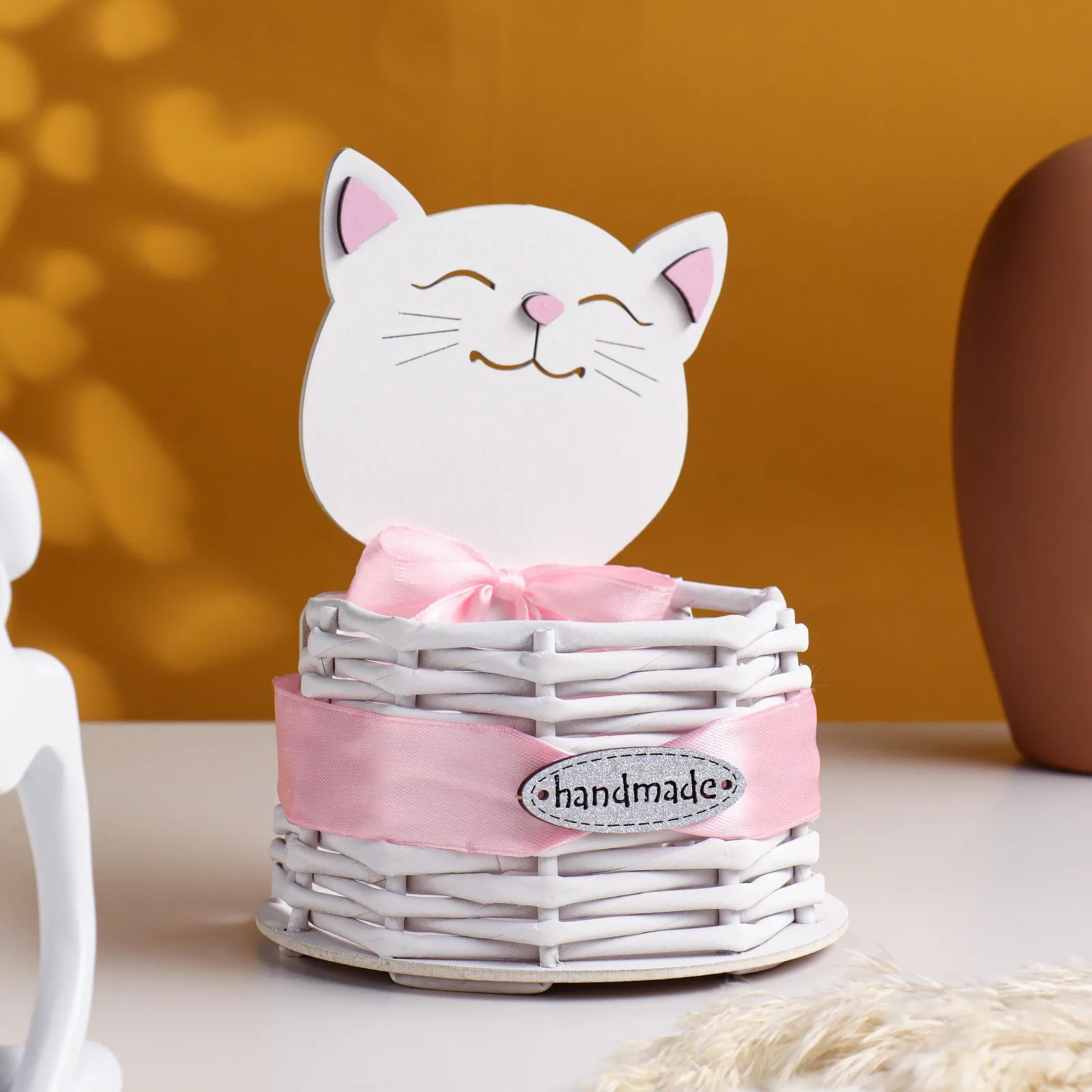 Корзинка плетёная из лозы &quotКотик&quot с бантом 12 5х9х16 5 см МДФ Белый-розовый