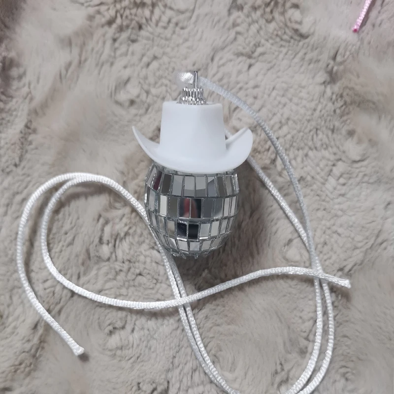 

Розовый пластиковый диско шар с ковбойской шляпой