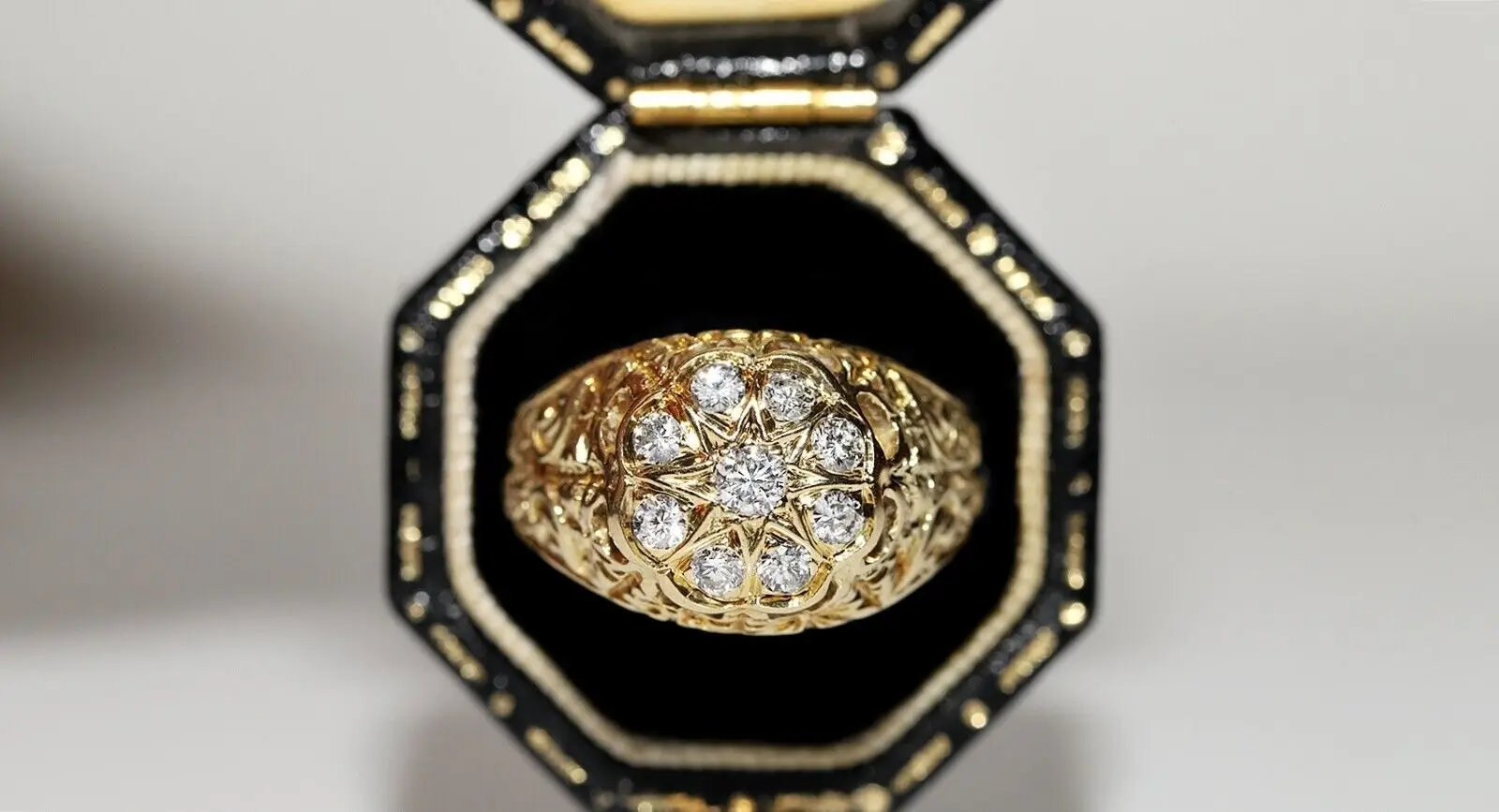 

VINTAGE ORIGINAL 1970S 14K GOLD NATURAL DIAMOND DECORATED PRETTY RING