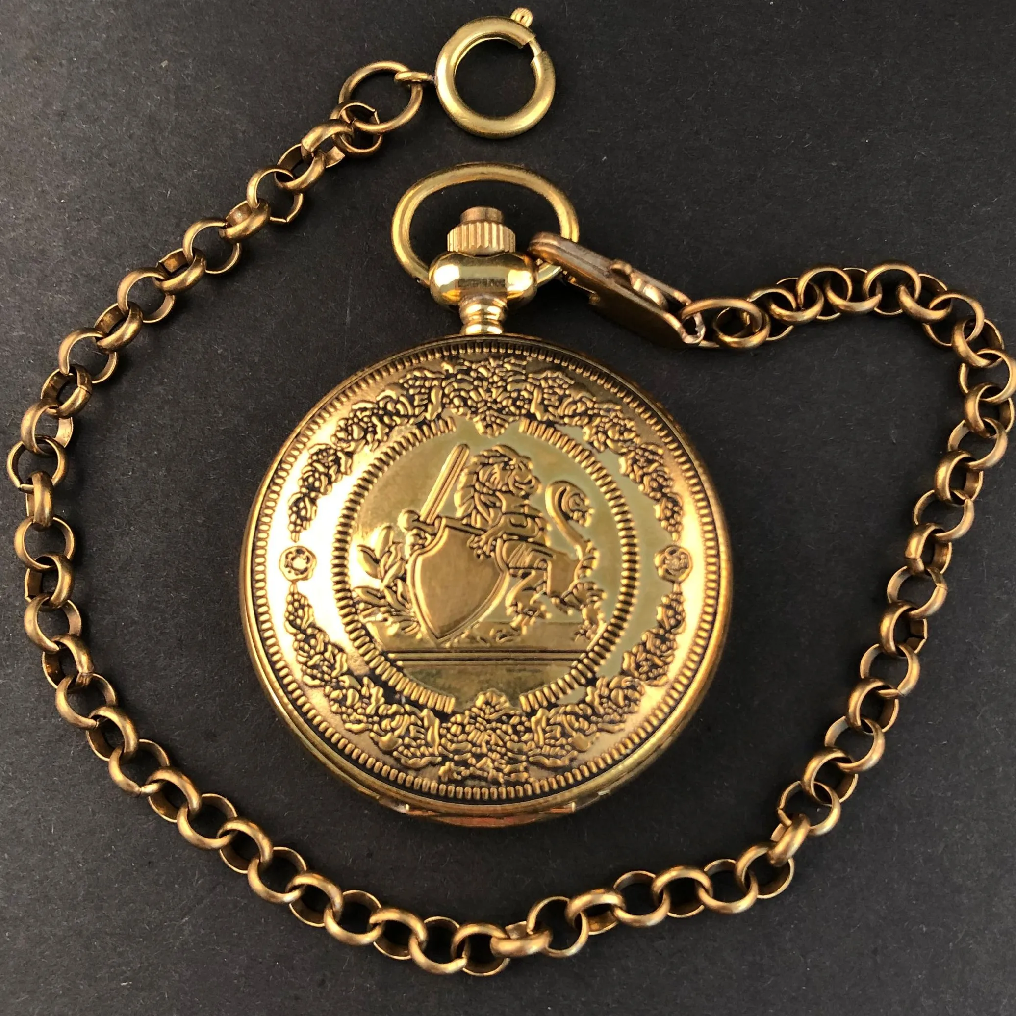 Top Brand Luxury Gold Pocket Watch Antique Mechacnical Hand-winding Mens Women Souvenir with Chain Fob Watches Gifts For Parents