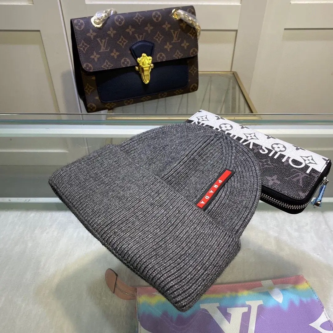 Новинка 2024 Года КлассичесКая Вязаная Шапка С Логотипом Prada1:1 Реплика В 1:1