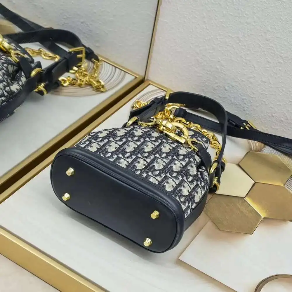 точная копия 1:1 17*7*18 См.1:1 Style FENDI Handbag Fashion Shoulder Bag Women's Accessoriese.091 |