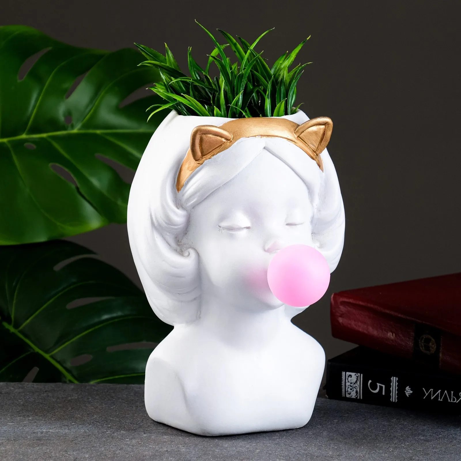 Ваза девочка с жвачкой. Кашпо девочка с жвачкой с цветами. Ваза голова девушки с цветами. Ваза девочка. Ваза девочка.