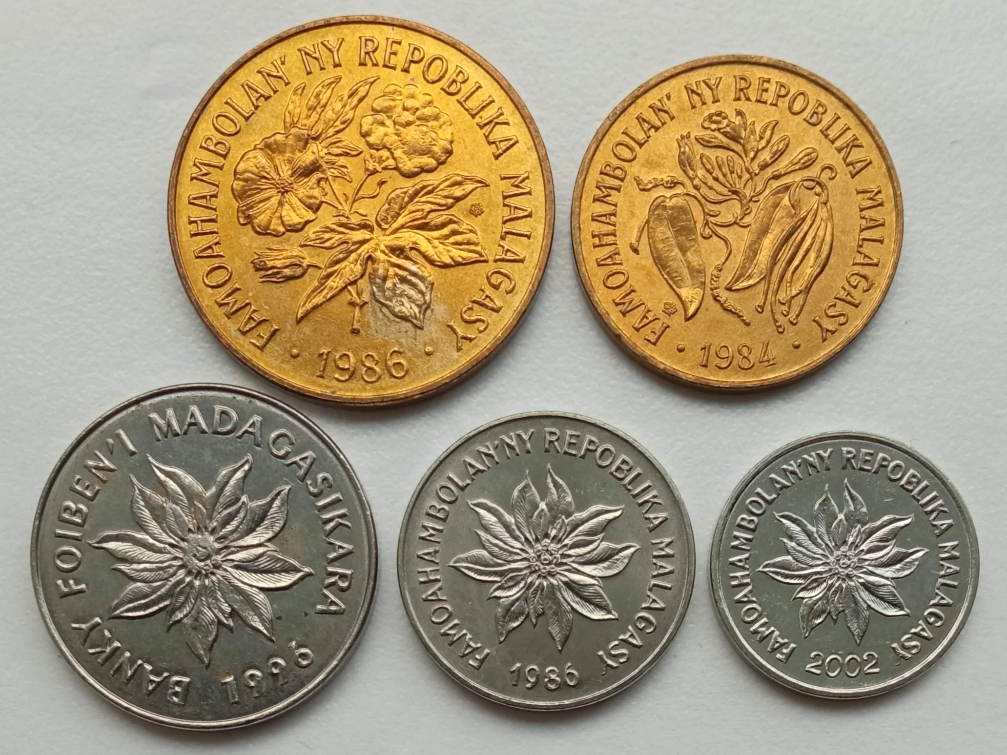 Состояние монет unc. Состояние монеты vg. Состояние монет unc. Расшифровка состояния монет. Состояние монеты unc.