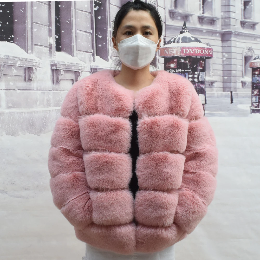 Женская шуба из искусственного меха