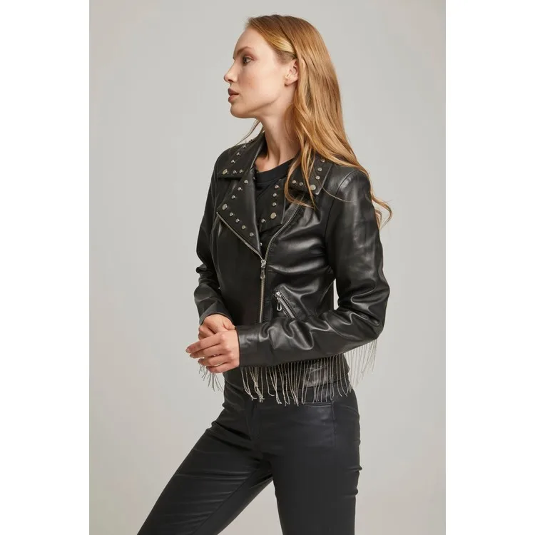 Рисунок 2 - Черные женские кожаные пальто 