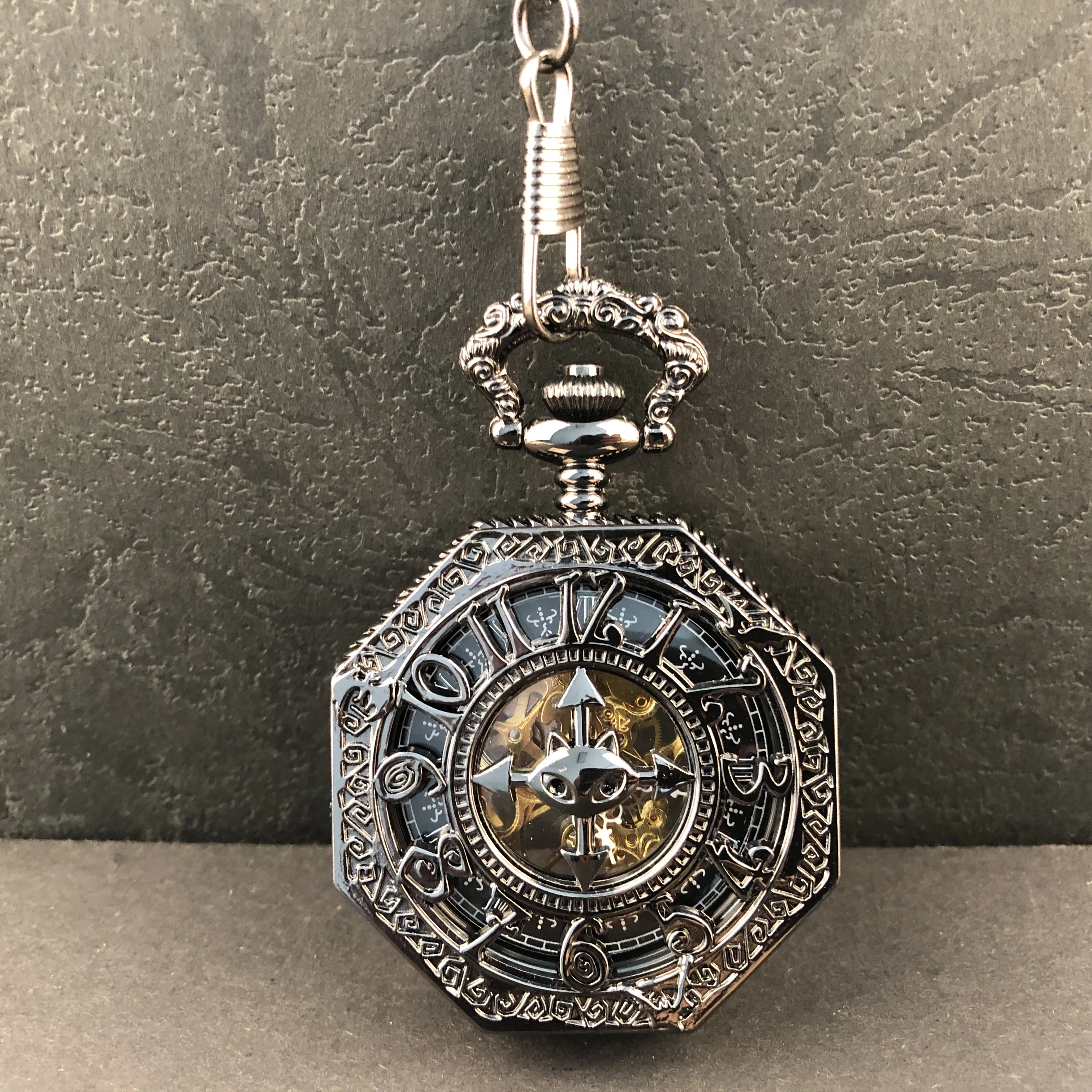 Black Vintage Exquisite Carved Arab Numerals Mechanical Pocket Watches For Men Women Necklace Pendant with Chain Gifts