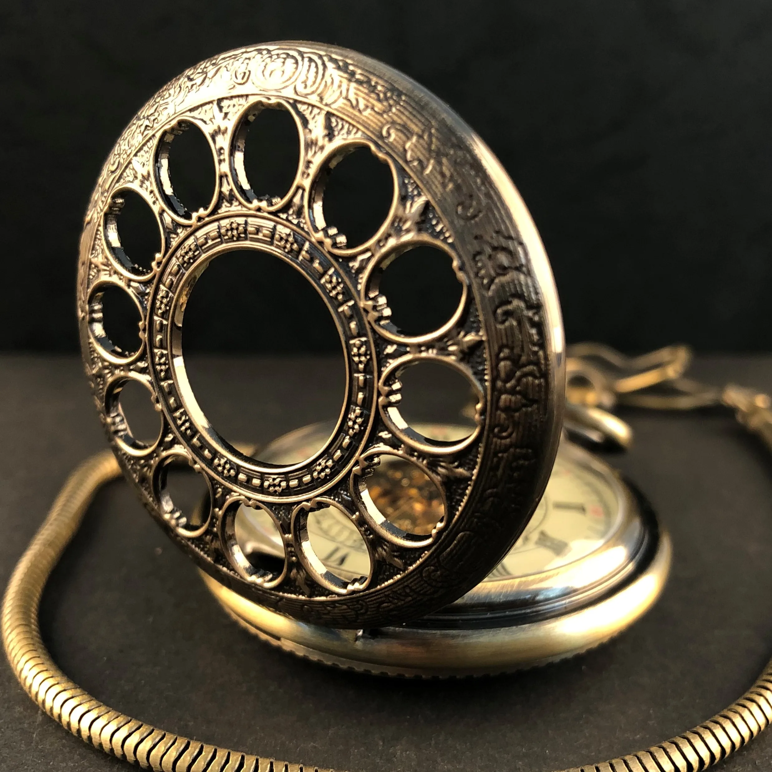 Vintage Bronze Pumpkin Flower Mechanical Pocket Watch Roman Number Dial Design Luxury Pendant Pocket Clock Gift with Chain