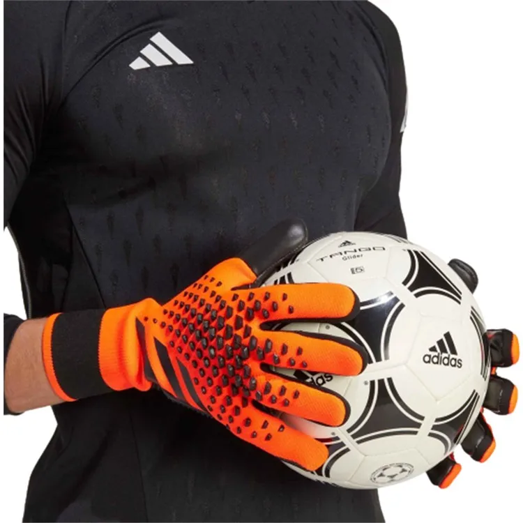 Вратарская перчатка Adidas Pred