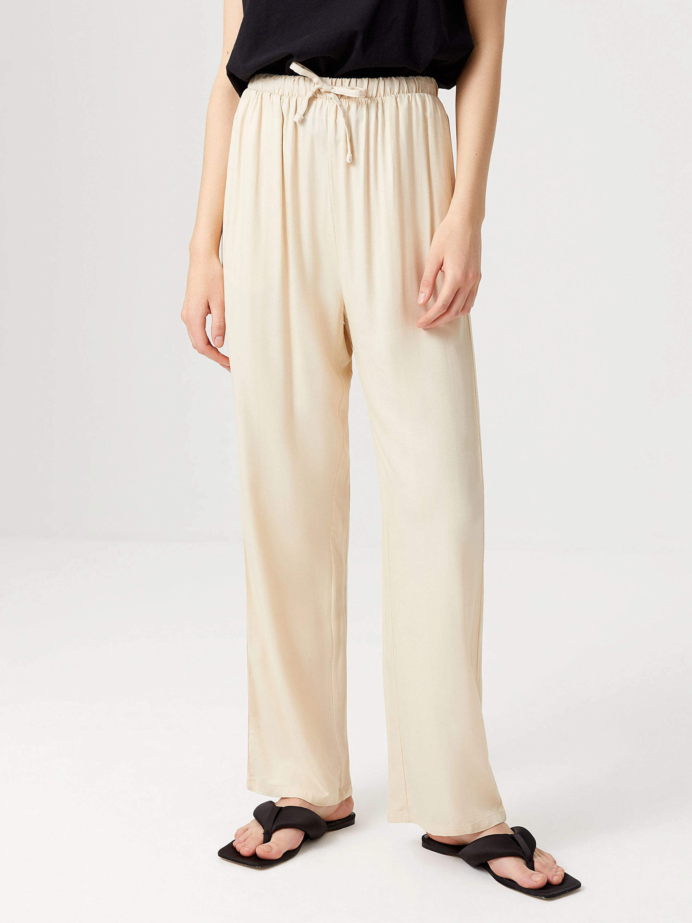 брюки из вискозы. брюки из вискозы. брюки из вискозы с пантерами. брюки из вискозы. брюки баон детские летние.