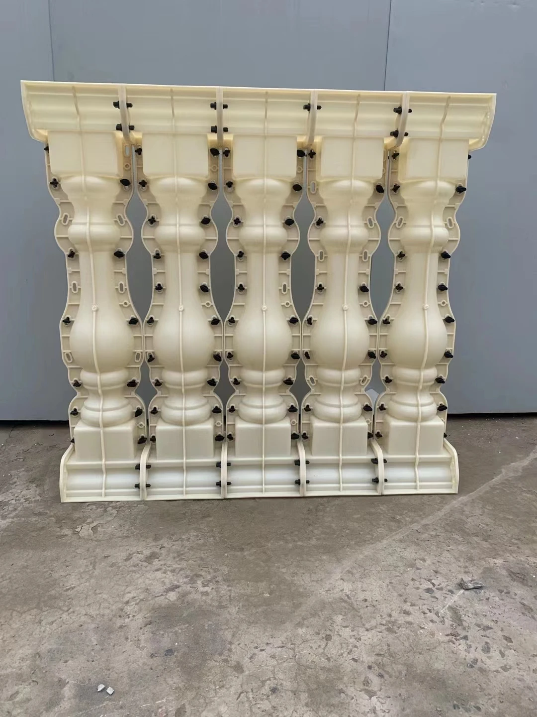 

Бетонные формы для ограждений RZ009d