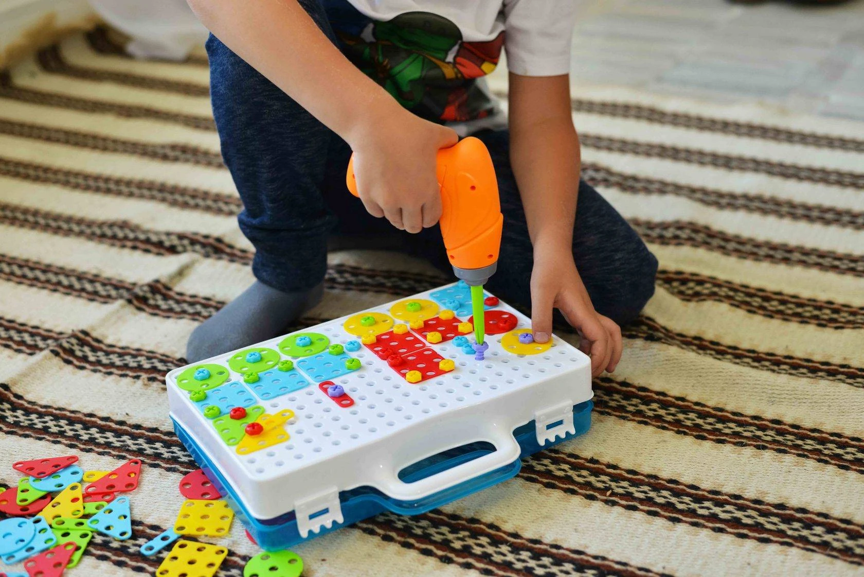 Развивающие игрушки конструктор. Конструктор 82 детали, daesung. Сортер пластмастер логический куб. Конструктор «на взлёт», 196 деталей. Creative mosaic конструктор с шуруповертом.