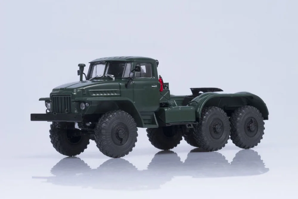 URALSKY TRUCK 375C K1 TOWNSHIP T. GREEN (USSR RUSSIAN) | УРАЛЬСКИЙ ГРУЗОВИК 375C-K1 СЕДЕЛЬНЫЙ ТЯГАЧ Т. ЗЕЛЁНЫЙ