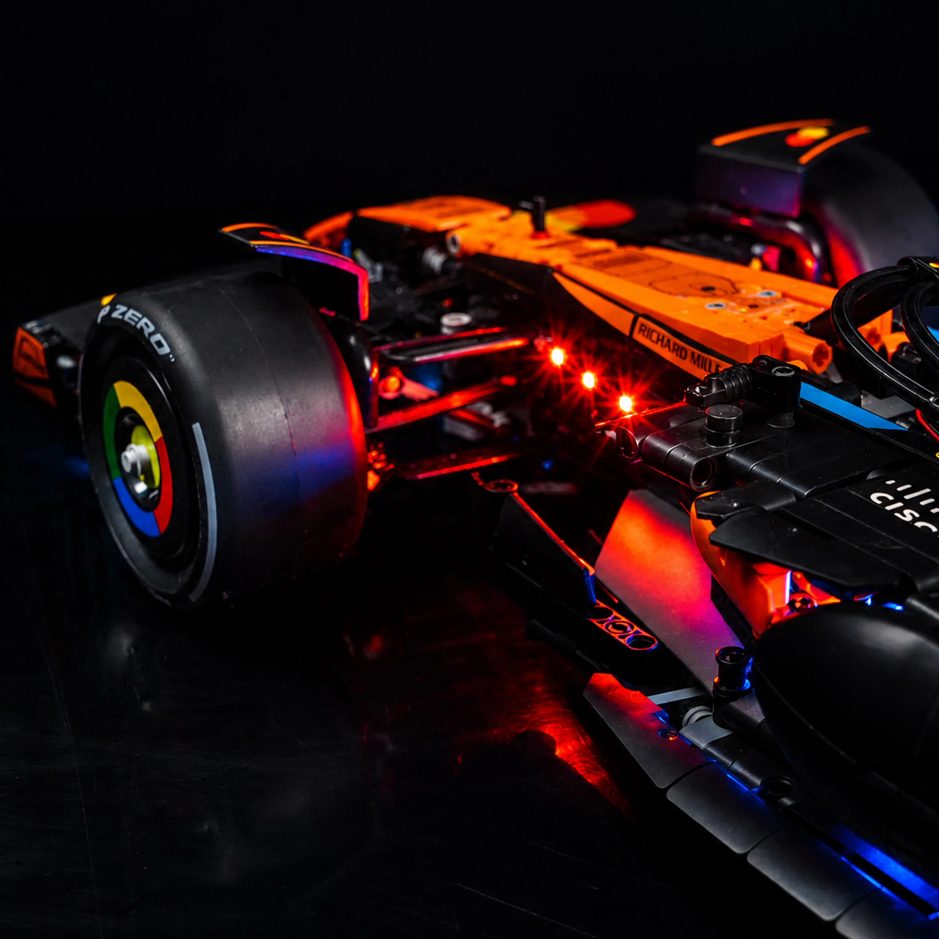 Фото Комплект светодиодных фонарей для модели Lego 42228 Technic McLaren MCL39 F1 (декоративная подсветка, модель в комплект не входит) №4