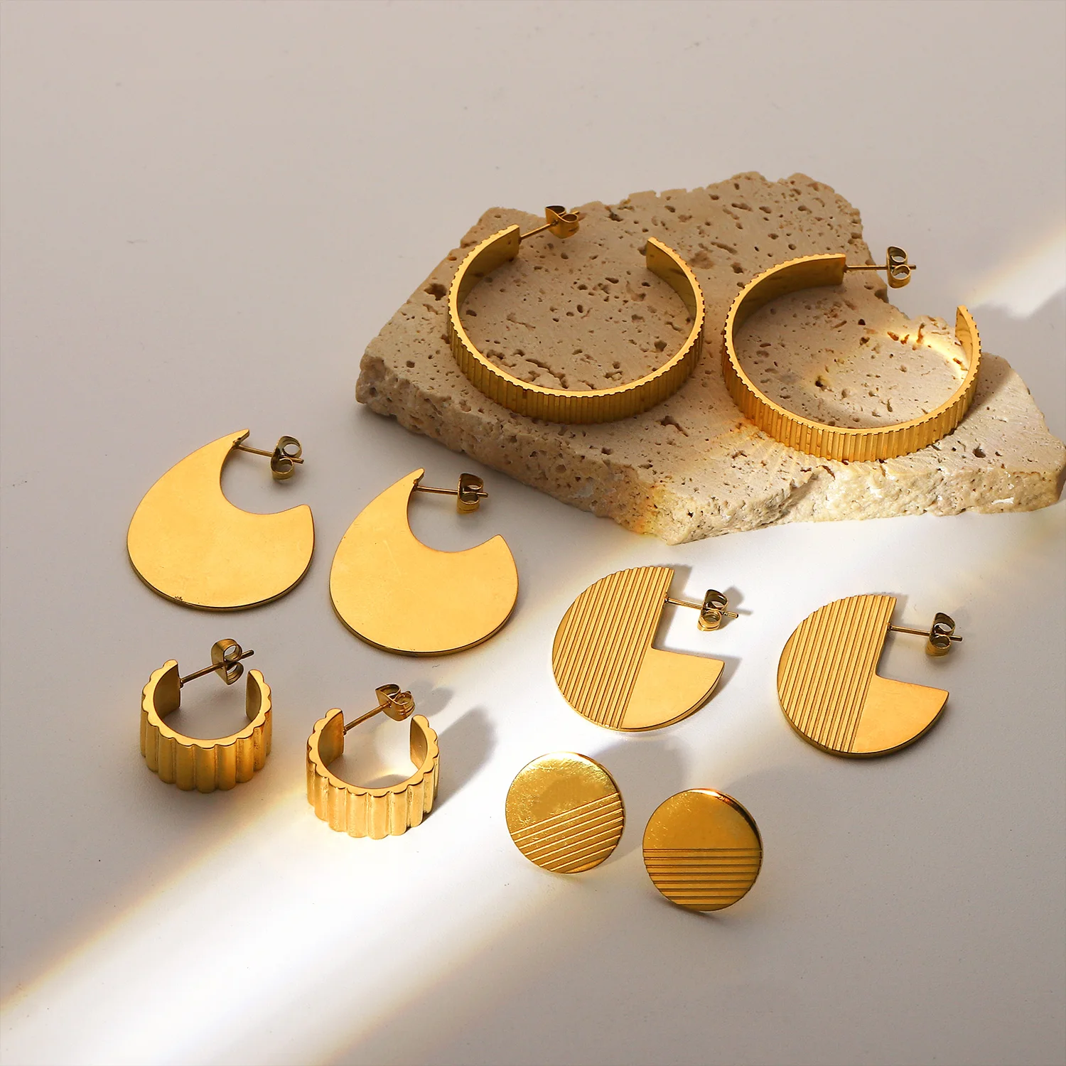 Женские серьги-гвоздики из нержавеющей стали с золотым покрытием