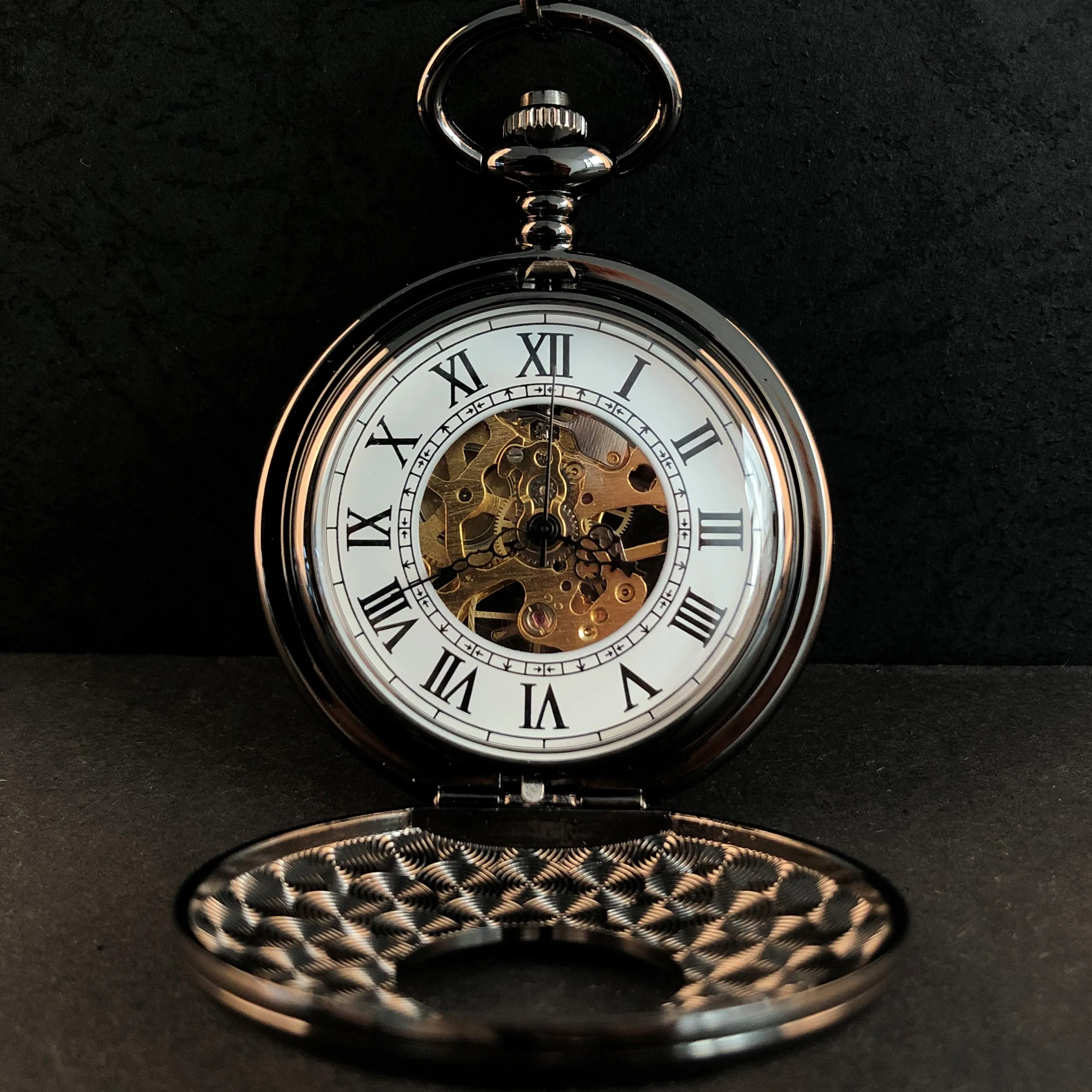 All Black Vintage Charm Pocket Watch Personalised Roman Numerals Case Mechanical Pockets Watches with Chain Gifts